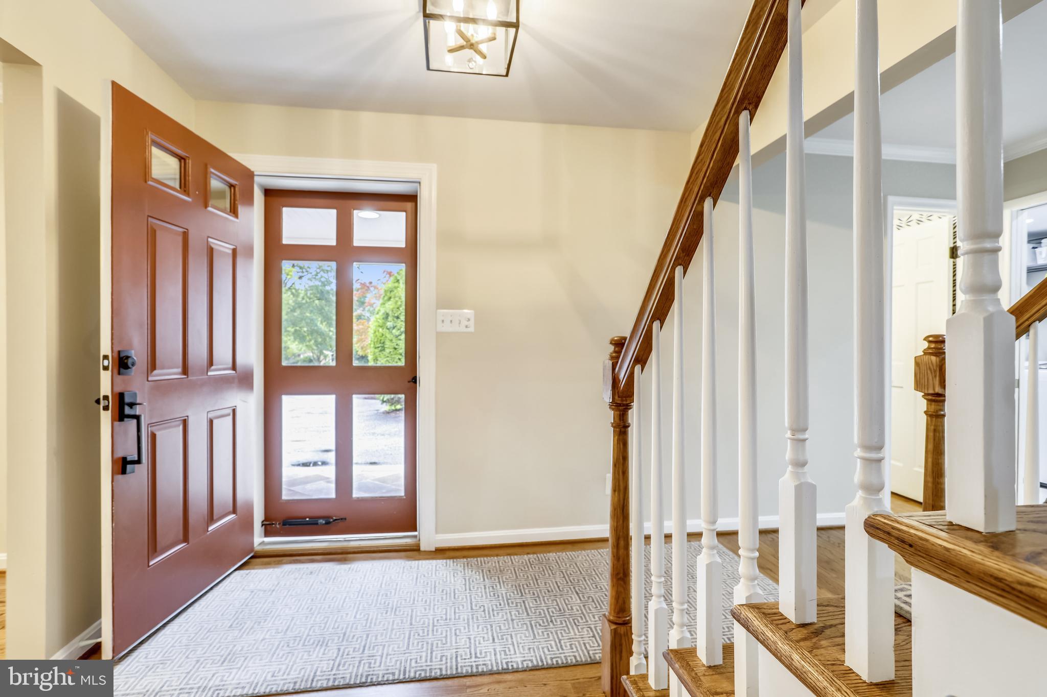 1721 Stonebridge Road Alexandria, VA 22304 - Photo 6 of 62 Foyer entry