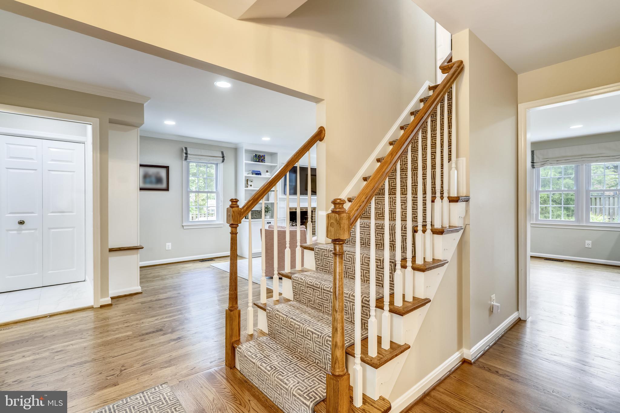 1721 Stonebridge Road Alexandria, VA 22304 - Photo 8 of 62 Inviting entryway