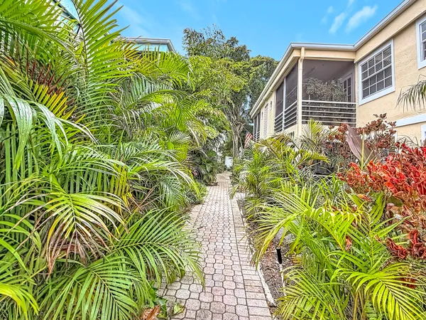 $2,600 | 305 Southeast 11th Avenue, Unit D, Pompano Beach, FL 33060