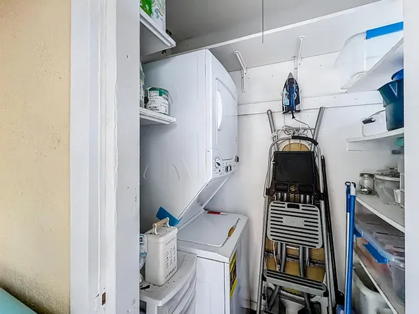 $2,600 | 305 Southeast 11th Avenue, Unit D, Pompano Beach, FL 33060