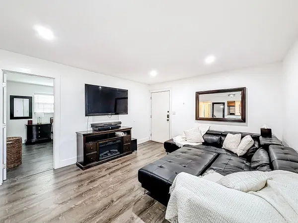 $2,600 | 305 Southeast 11th Avenue, Unit D, Pompano Beach, FL 33060