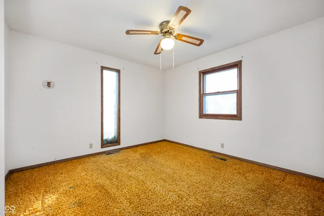 $190,000 | 905 South Buckingham Road, Yorktown, IN 47396