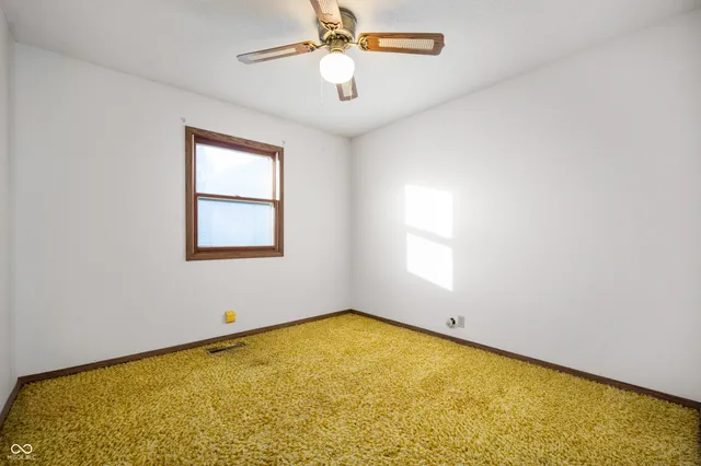 $190,000 | 905 South Buckingham Road, Yorktown, IN 47396