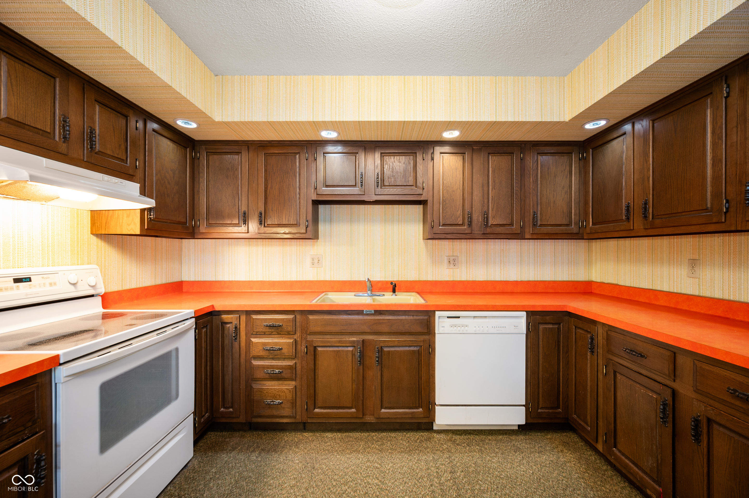 905 South Buckingham Road Yorktown, IN 47396 - Photo 8 of 20