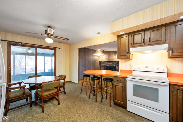 $190,000 | 905 South Buckingham Road, Yorktown, IN 47396