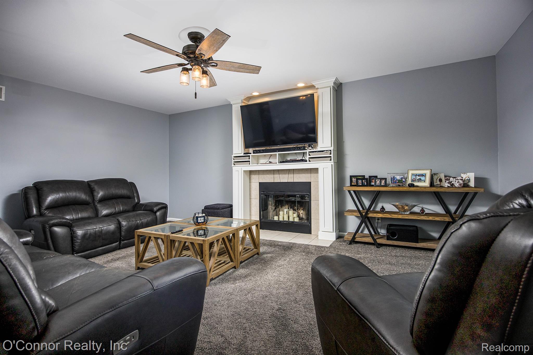6870 Wildcat Road Jeddo, MI 48032 - Photo 4 of 44 Living room