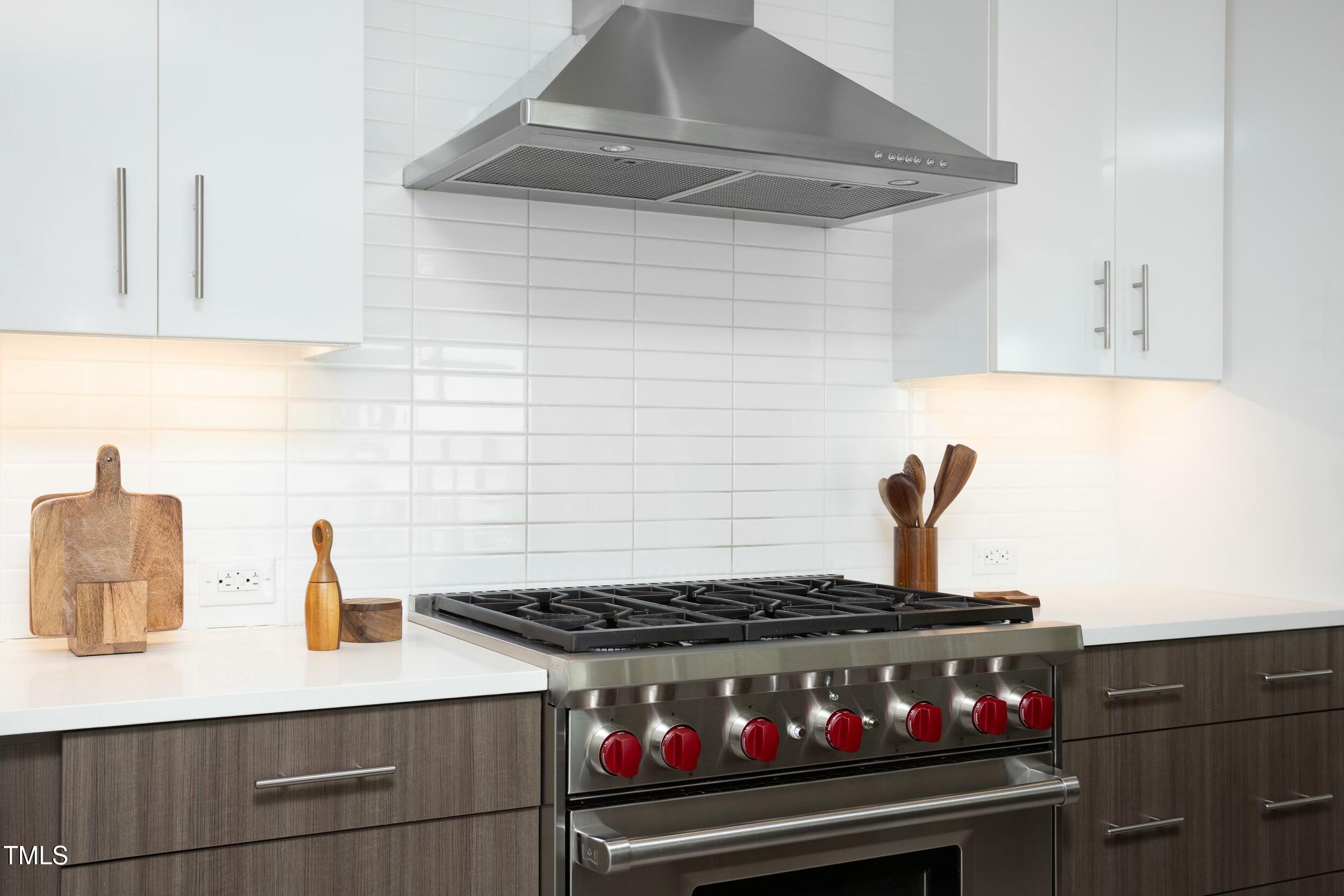 110 Corcoran Street, Unit 2502 Durham, NC 27701 - Photo 23 of 87 a stove top oven sitting inside of a kitchen