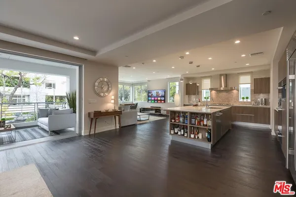 $16,300 | 450 North Palm Drive, Unit 206, Beverly Hills, CA 90210
