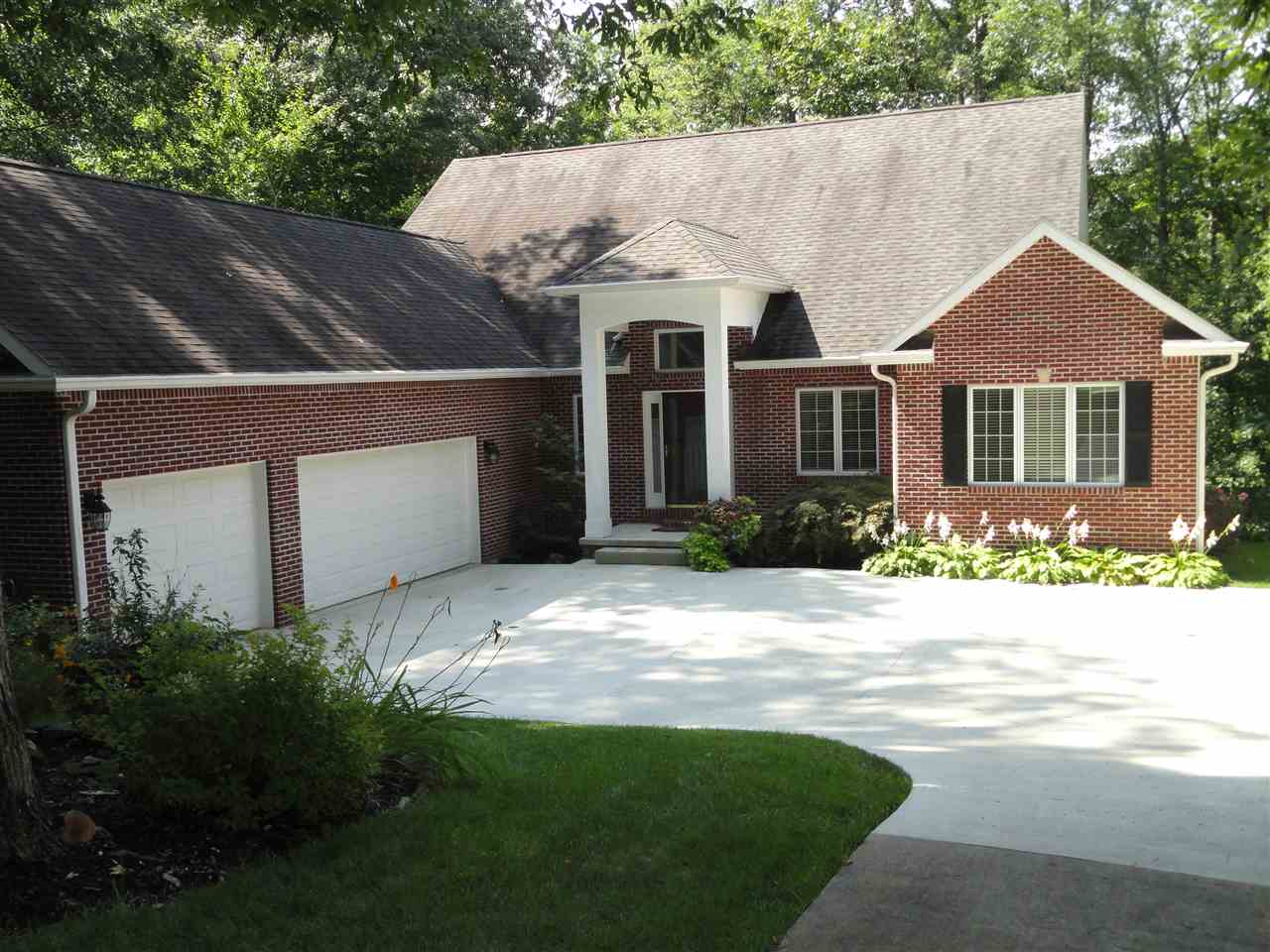 2796 Pointe Cove Road Bloomington, IN 47401 - Photo 1 of 36 Gallery Image 1