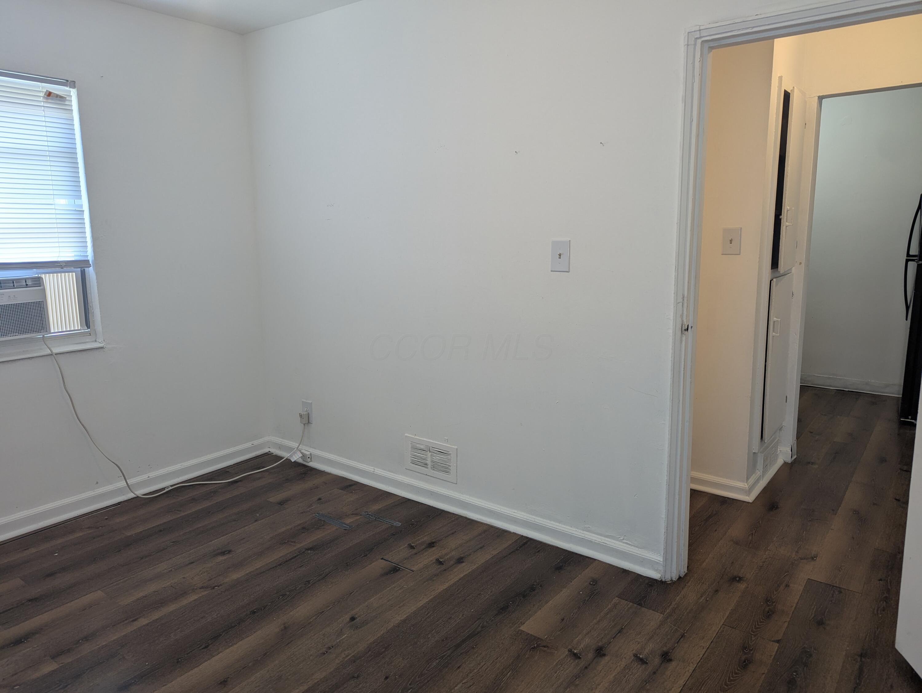 94 North Hampton Road Columbus, OH 43213 - Photo 14 of 23 PXL_20250810_204714758