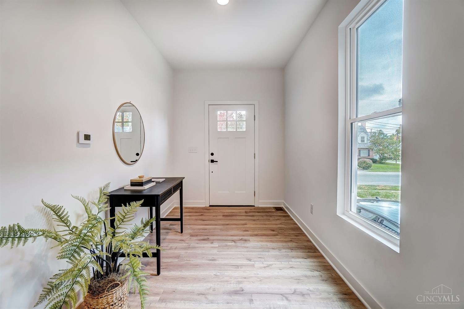6908 Roe Street Cincinnati, OH 45227 - Photo 2 of 33