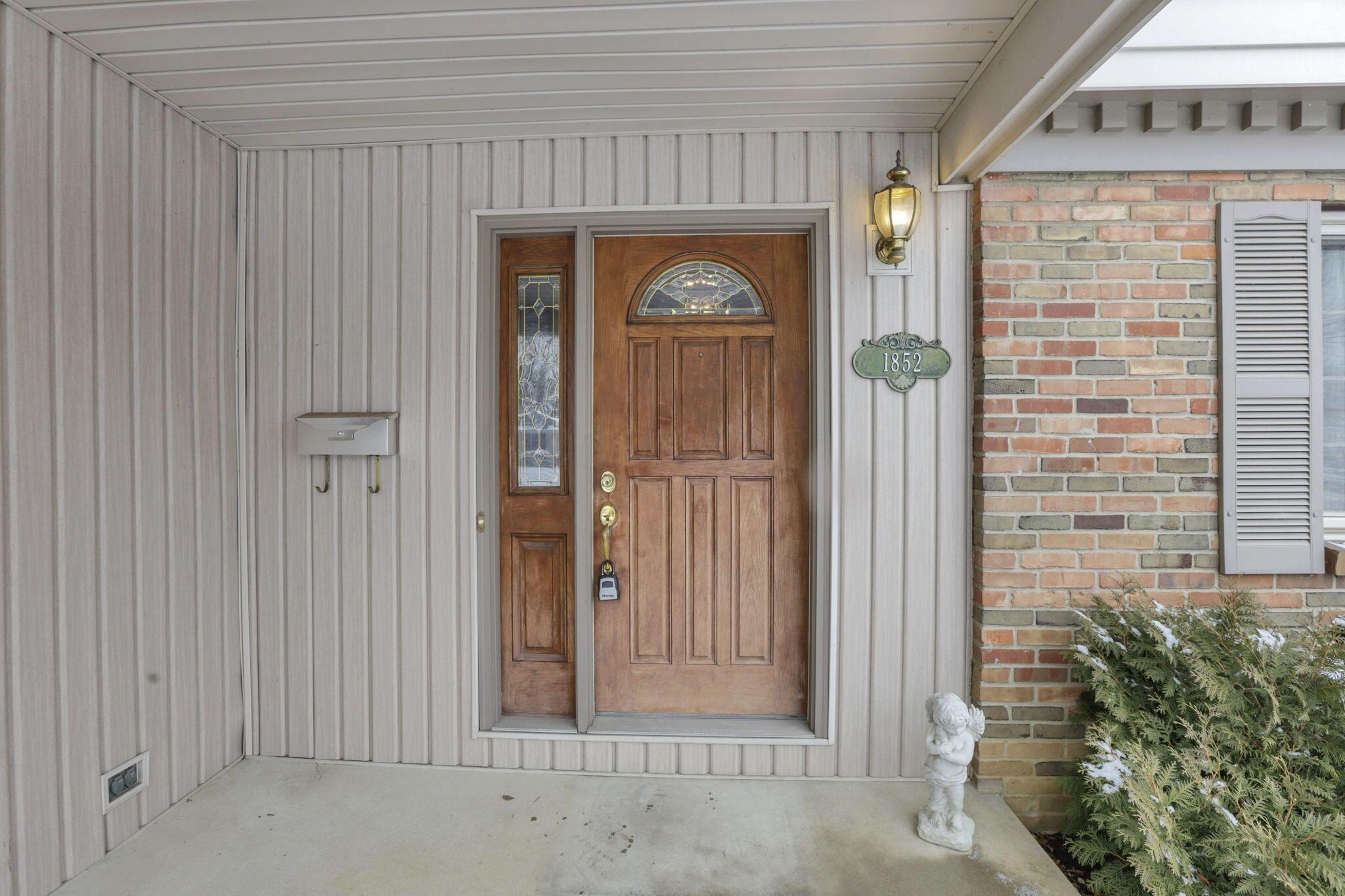 1852 Balsamridge Road Columbus, OH 43229 - Photo 7 of 50 13-web-or-mls-IMG_9460