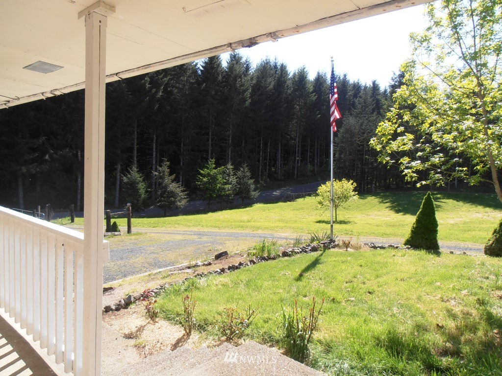 218 Hemenway Road Winlock, WA 98596 - Photo 3 of 23