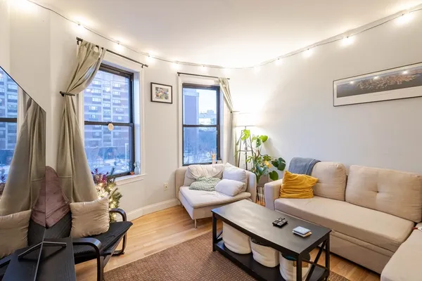 $3,700 | 828 Huntington Avenue, Unit 2, Boston, MA 02115