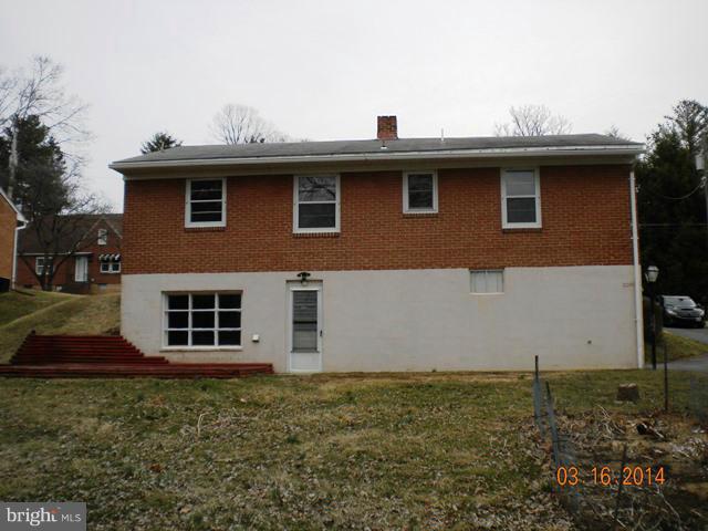 Exterior (Rear)