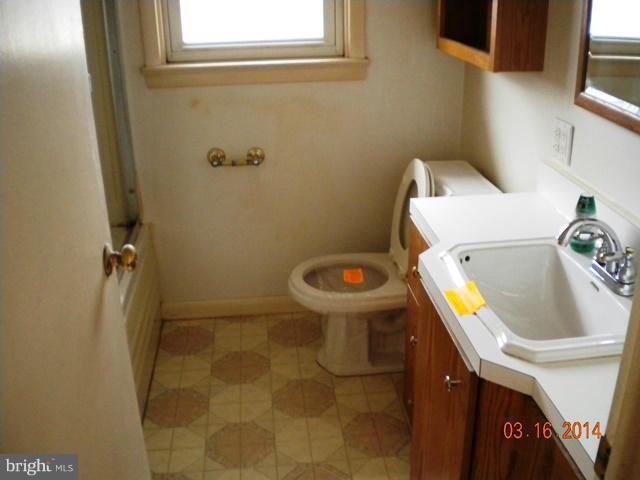 11824 Patrick Road Hagerstown, MD 21742 - Photo 9 of 10 Bath (Master)