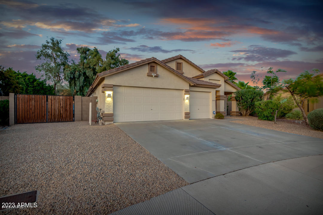 1833 North Sunview Mesa, AZ 85205 - Photo 2 of 54 02 Front
