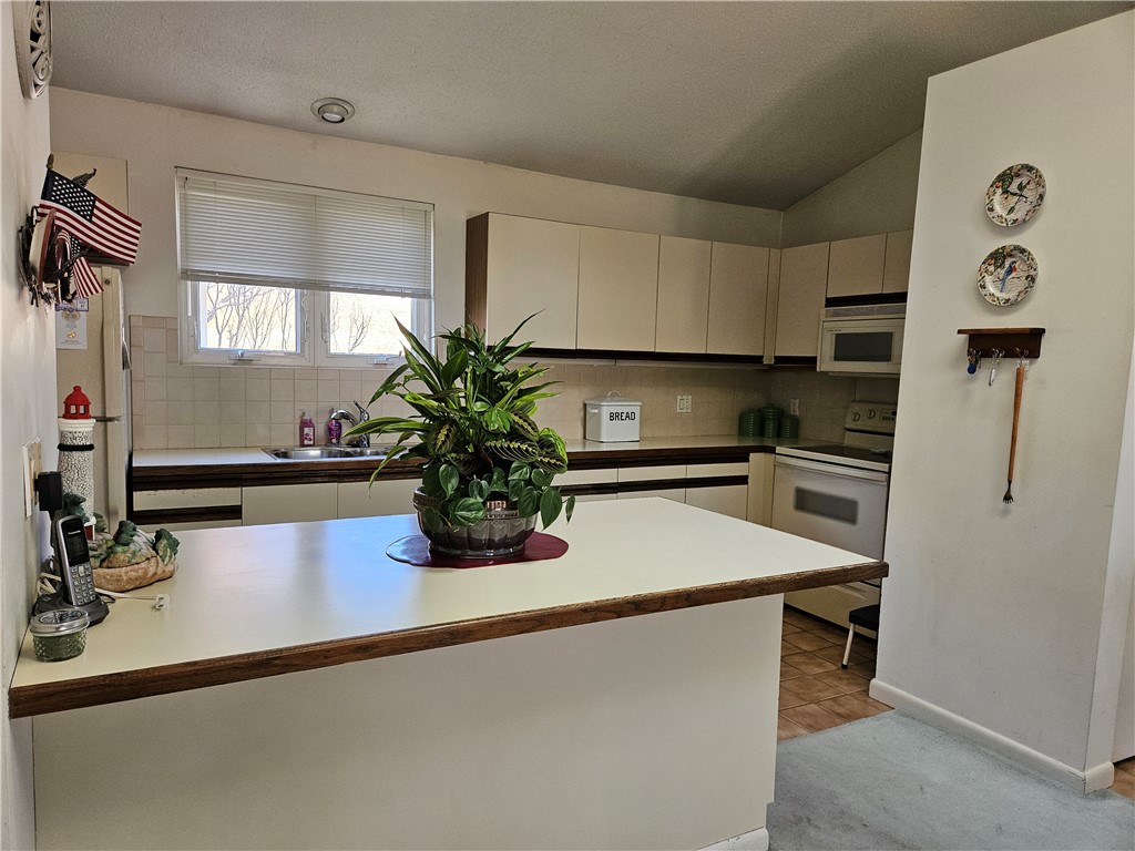 951 Brighton Way Warwick, RI 02886 - Photo 11 of 25