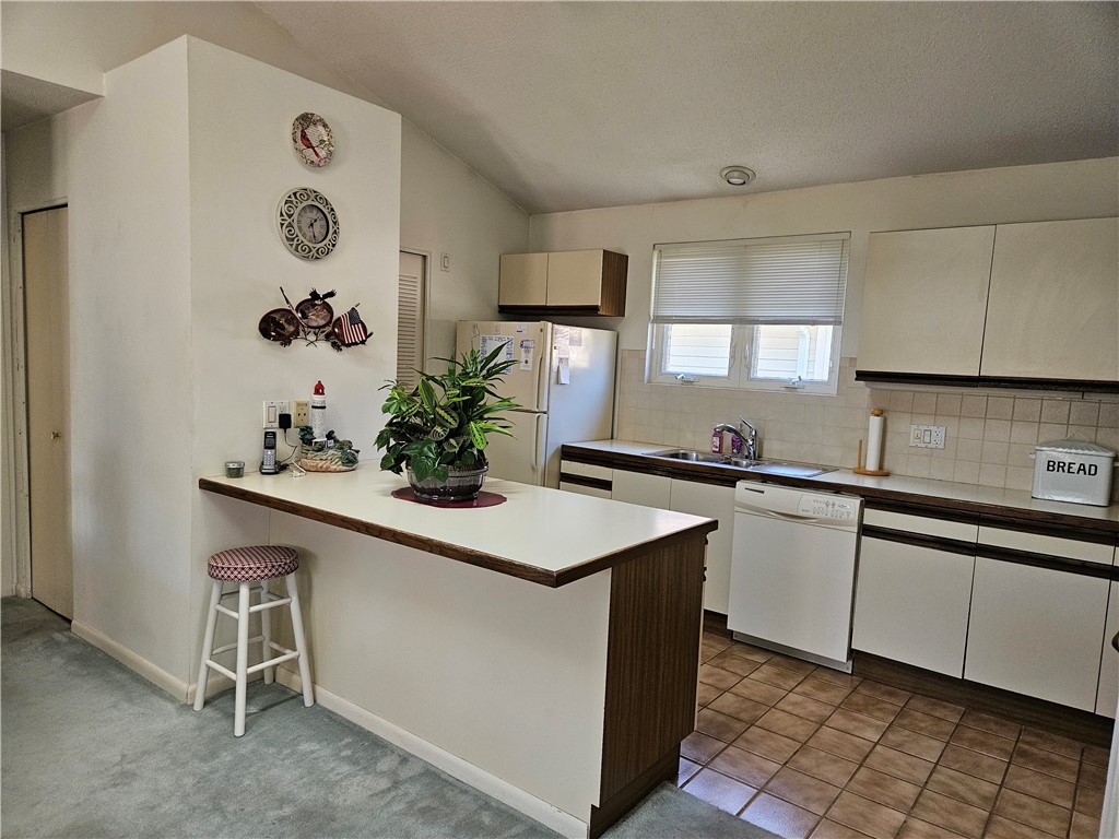 951 Brighton Way Warwick, RI 02886 - Photo 12 of 25