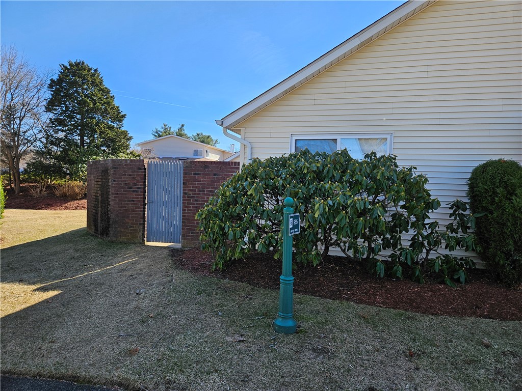 951 Brighton Way Warwick, RI 02886 - Photo 3 of 25