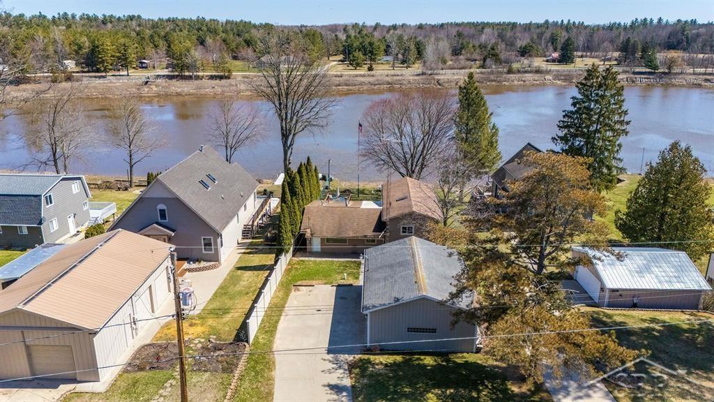 5307 Oakridge Road Beaverton, MI 48612 - Photo 1 of 37 50204380-de10d018-3703-4975-9846-6e48ed121c3d.JPG
