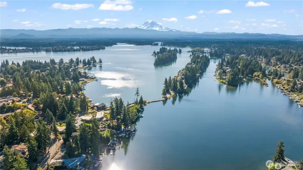 $2,490,000 | 2804 179th Avenue East, Lake Tapps, WA 98391