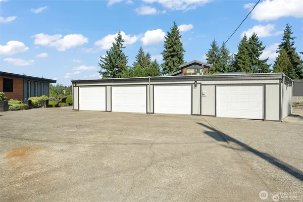 $2,490,000 | 2804 179th Avenue East, Lake Tapps, WA 98391