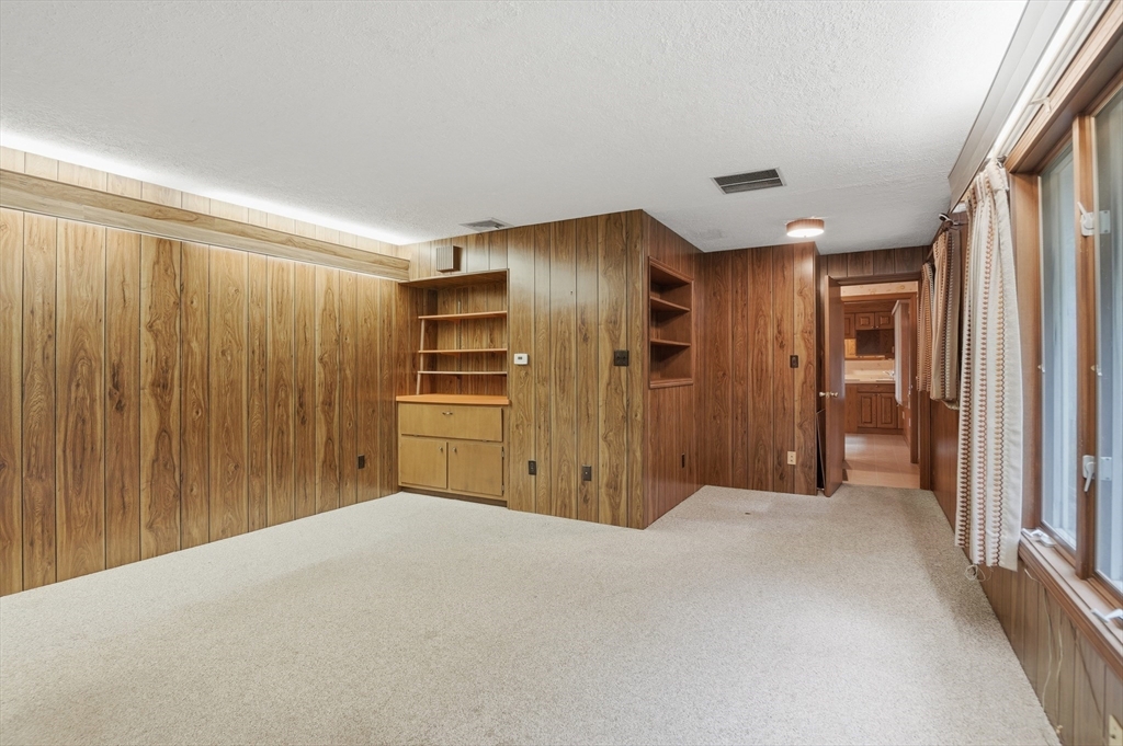 52 Thornton Road Worcester, MA 01606 - Photo 11 of 30