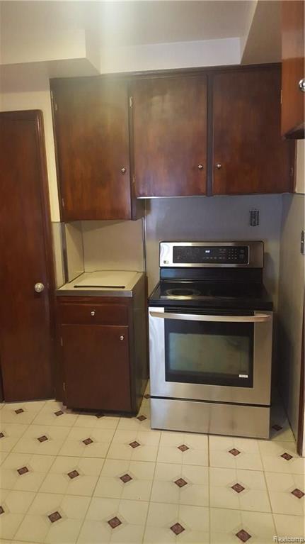 20040 Picadilly Road Detroit, MI 48221 - Photo 11 of 27