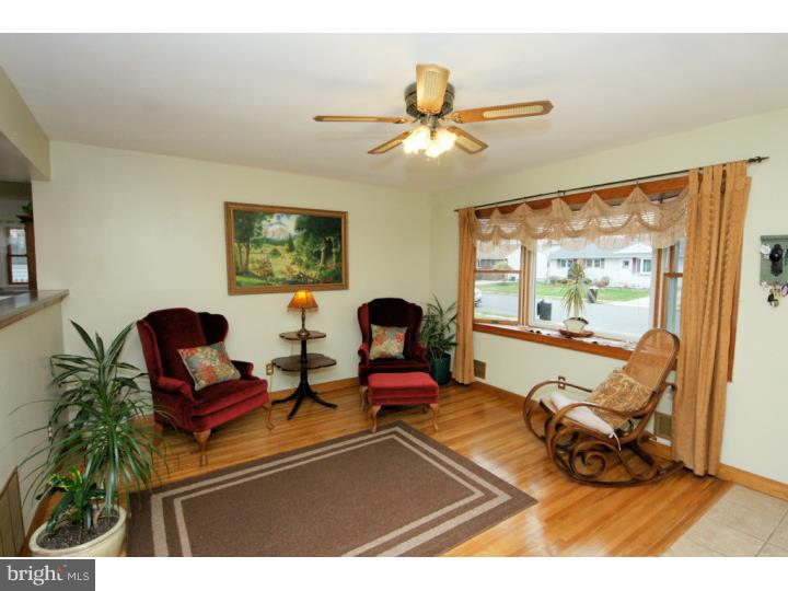 10 Shellflower Lane Hamilton, NJ 08690 - Photo 3 of 23 Living Room