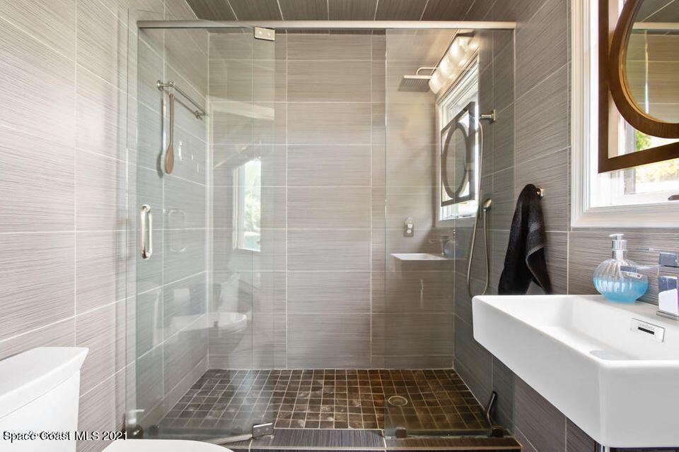 907 Santa Cruz Road Cocoa Beach, FL 32931 - Photo 11 of 30 a bathroom with a sink and a shower