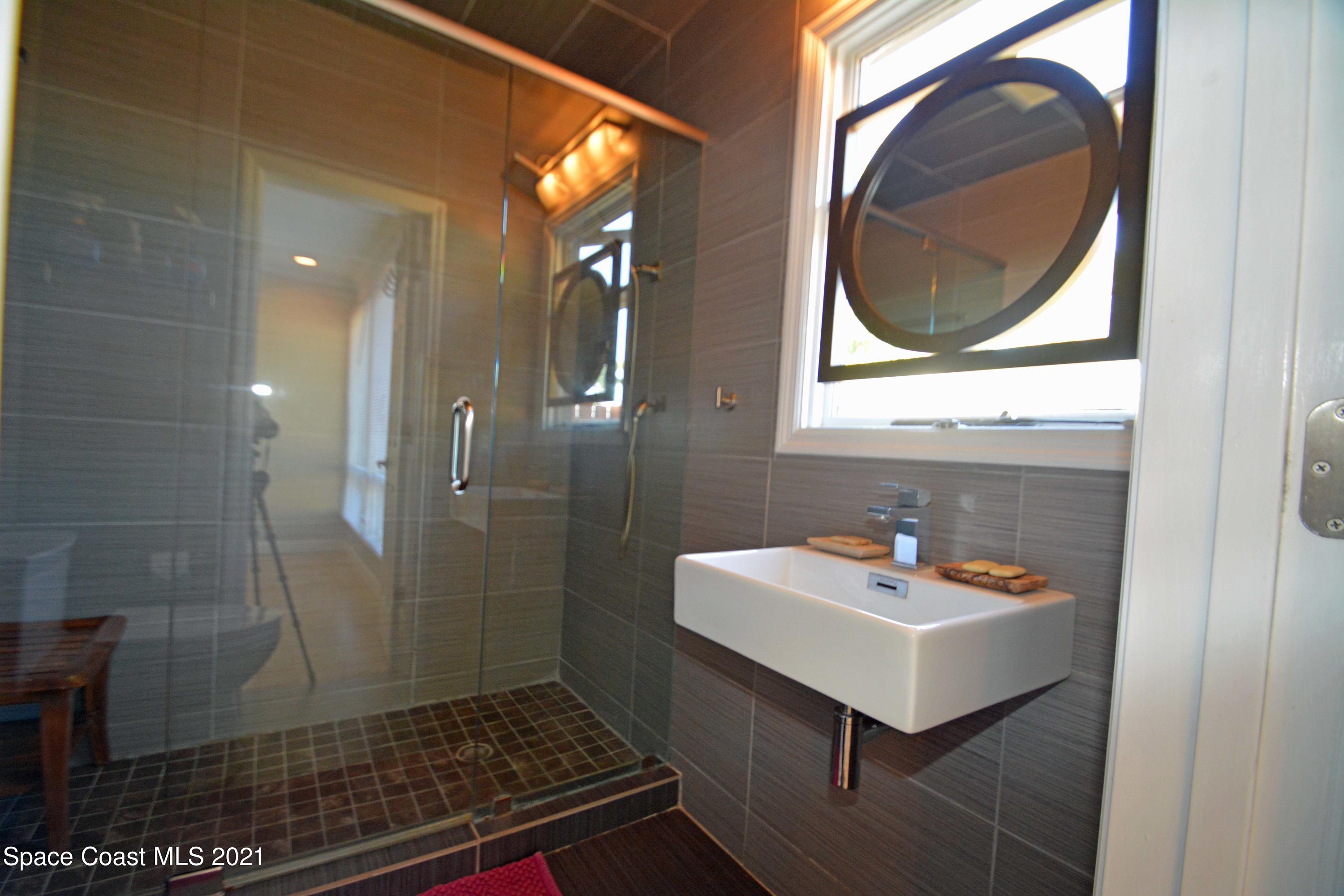 907 Santa Cruz Road Cocoa Beach, FL 32931 - Photo 17 of 30 a bathroom with a sink and a mirror