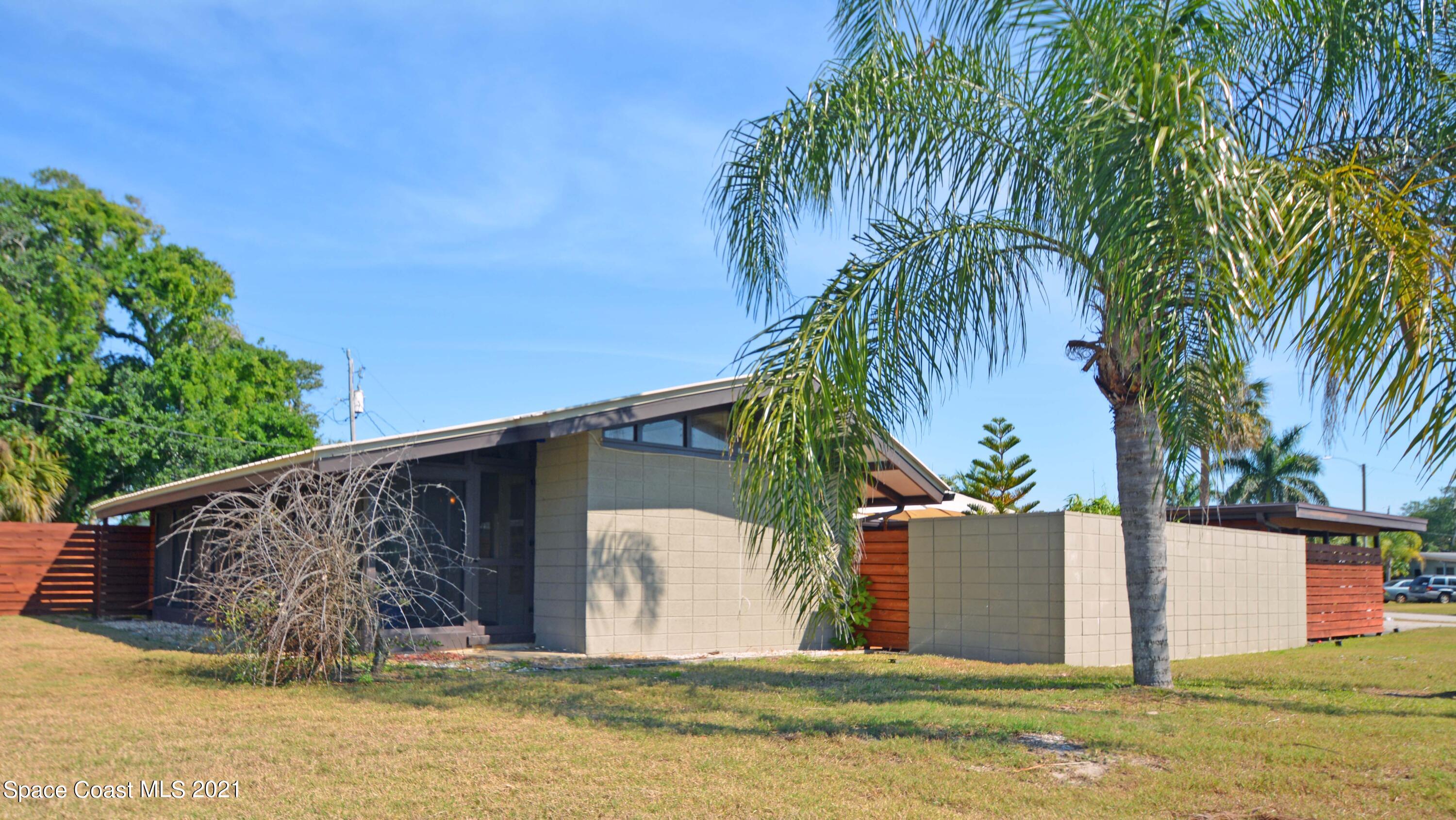 907 Santa Cruz Road Cocoa Beach, FL 32931 - Photo 19 of 30 a view of a backyard