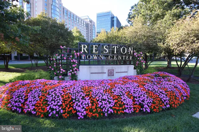 $2,800 | 11319 Headlands Court, Reston, VA 20191