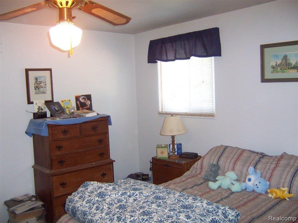 12154 Wildwing Road Plymouth, MI 48170 - Photo 16 of 24 100_2325.JPG
