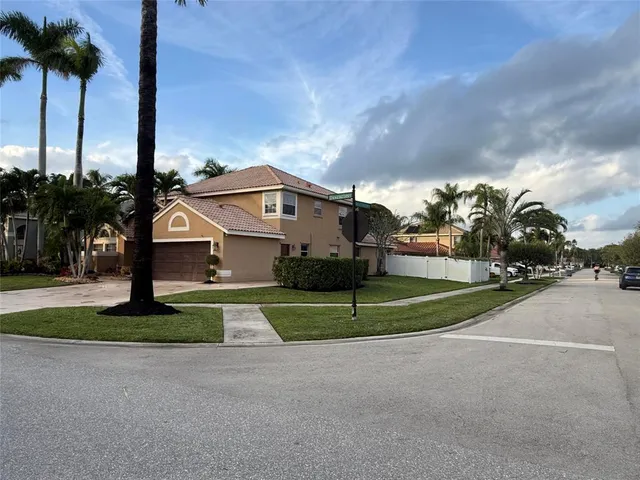 $825,000 | 5532 Descartes Circle, Boynton Beach, FL 33472