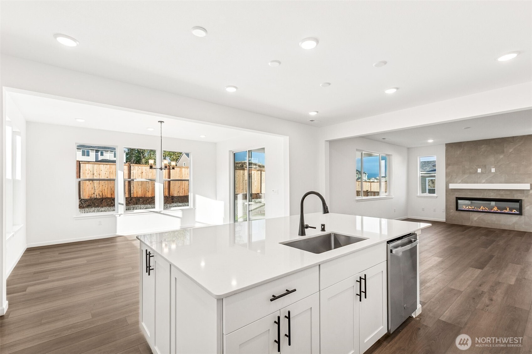 311 Crested Butte Boulevard, Unit 47 Mount Vernon, WA 98273 - Photo 5 of 13 a kitchen with sink and stove