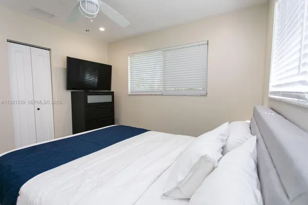 $5,999 | 1120 North 13th Terrace, Hollywood, FL 33019