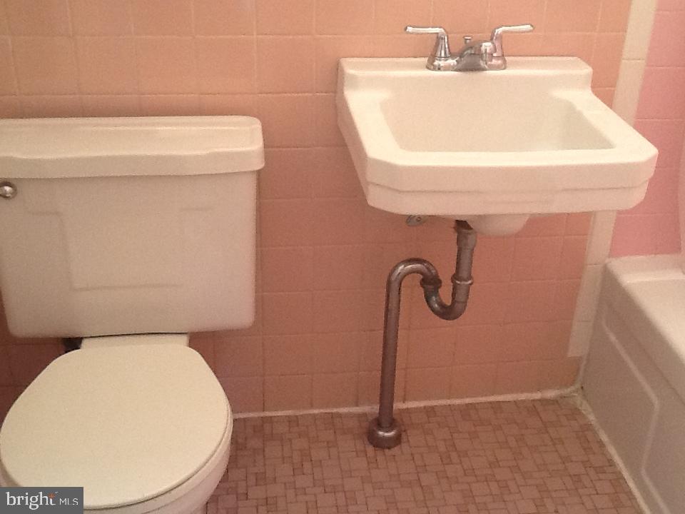 9184 Ryerson Road Philadelphia, PA 19114 - Photo 10 of 35 Gallery Image 10