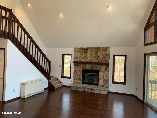 404 Maple Ridge Drive Hawley, PA 18428 - Photo 5 of 27 Living Area