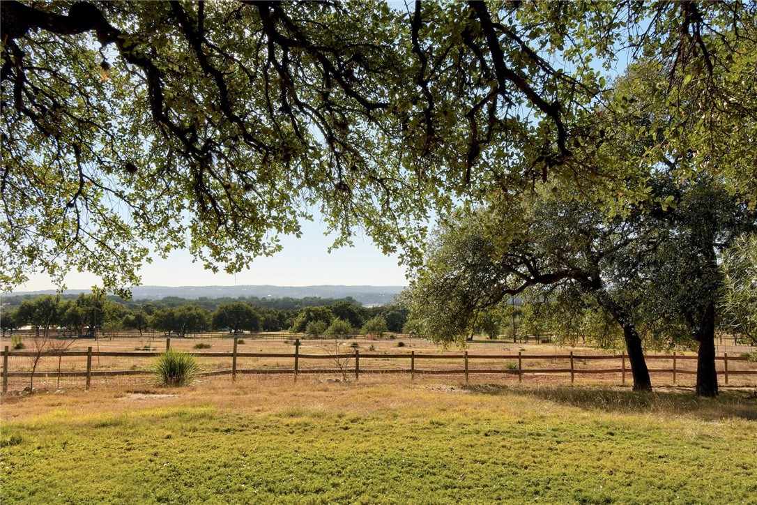 4909 Lookout Ridge Drive Marble Falls, TX 78654 - Photo 4 of 39