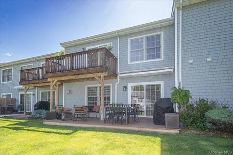 $829,000 | 55 Lakebridge Drive South, Kings Park, NY 11754