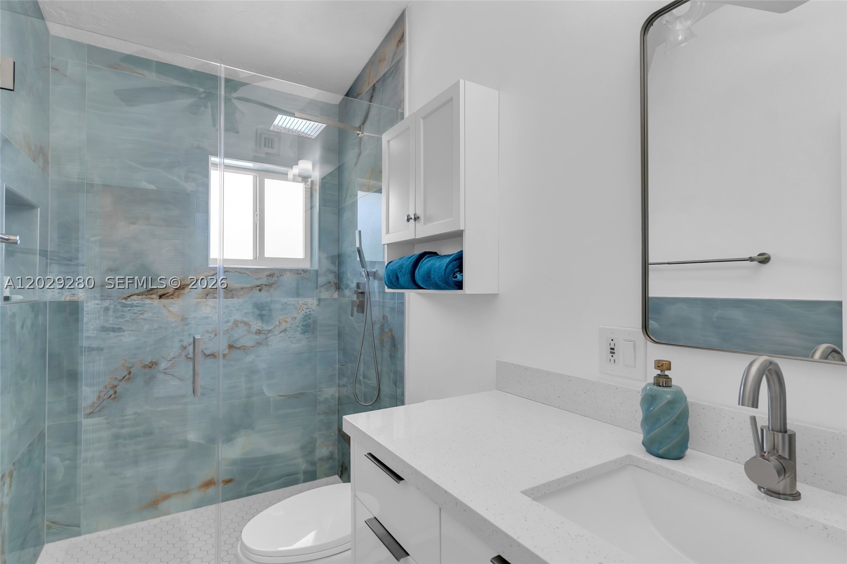 443 4th Key Key Largo, FL 33037 - Photo 53 of 61 Share Bathroom