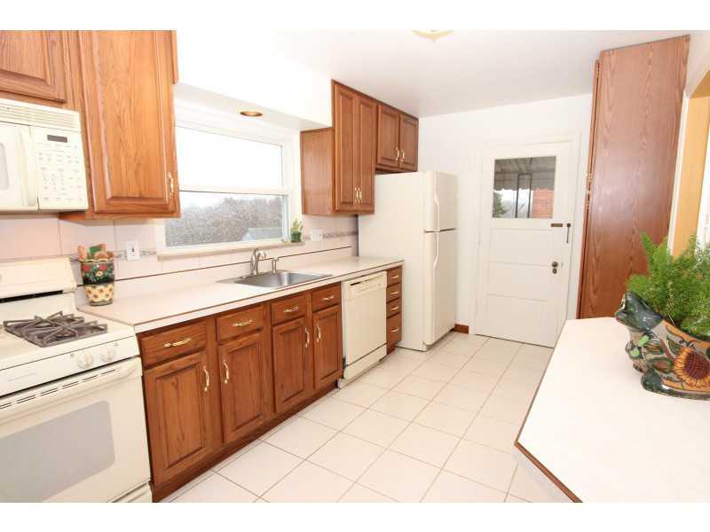496 Old Farm Road Pittsburgh, PA 15228 - Photo 10 of 25 Kitchen.