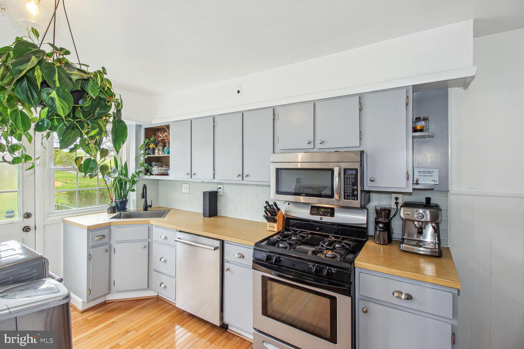 317 Lambeth Road Catonsville, MD 21228 - Photo 6 of 16 Kitchen
