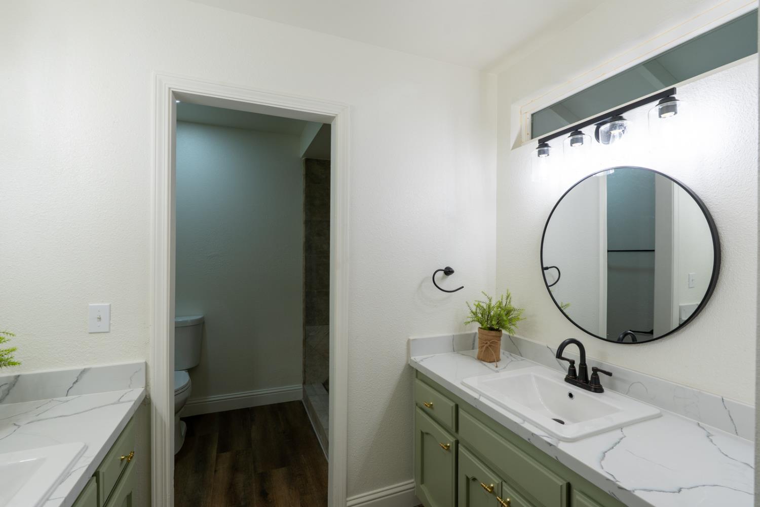 899 La Jolla Way Merced, CA 95348 - Photo 37 of 51 a bathroom with a sink and a mirror