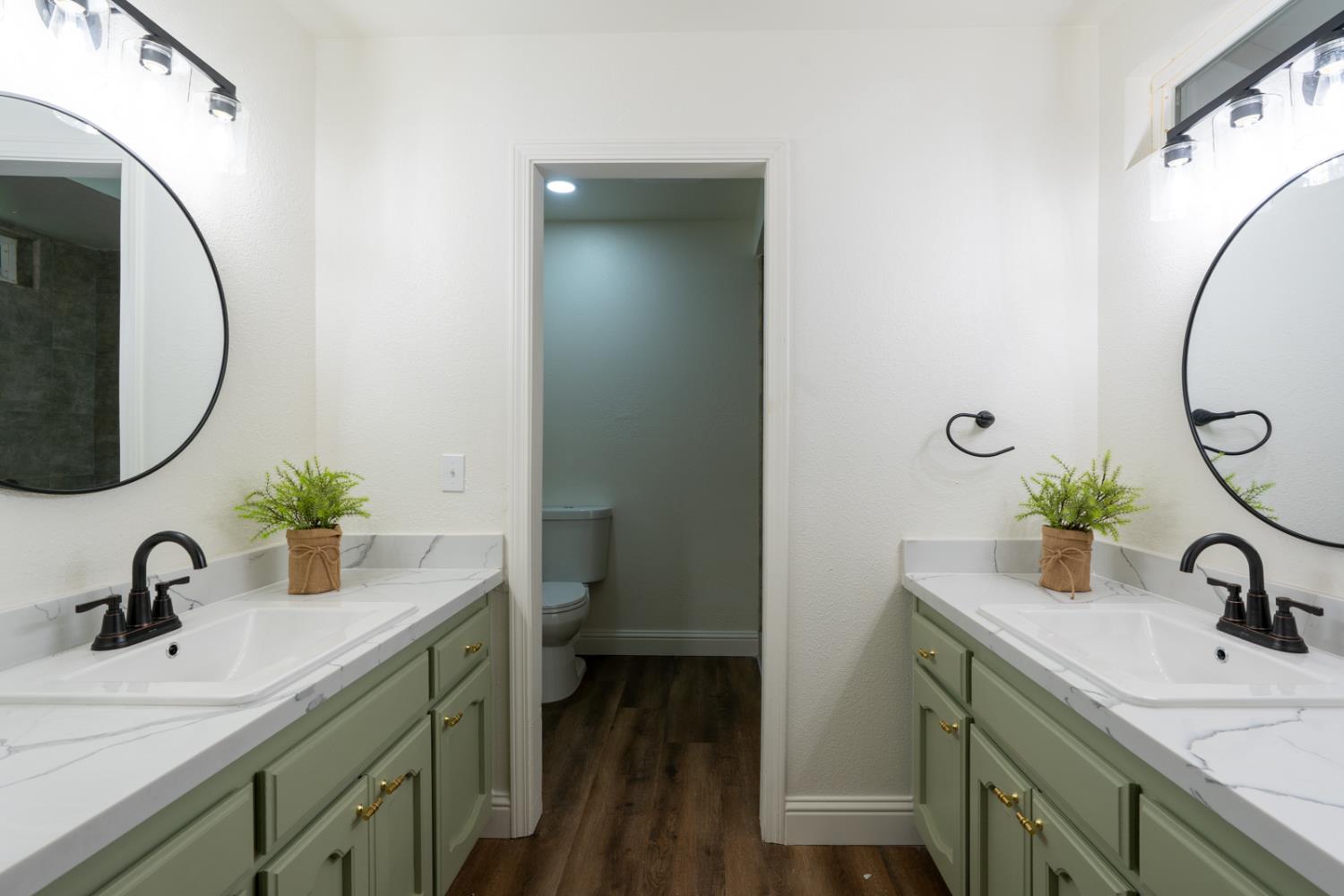 899 La Jolla Way Merced, CA 95348 - Photo 38 of 51 a bathroom with a granite countertop sink and a mirror