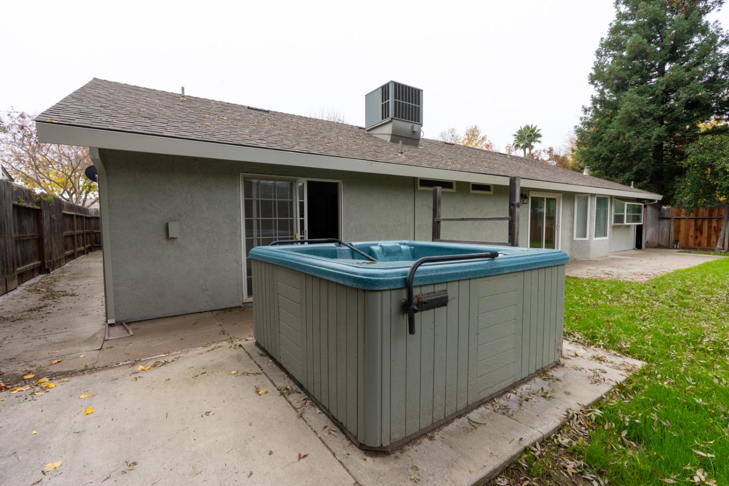 899 La Jolla Way Merced, CA 95348 - Photo 50 of 51 a front view of a house with yard