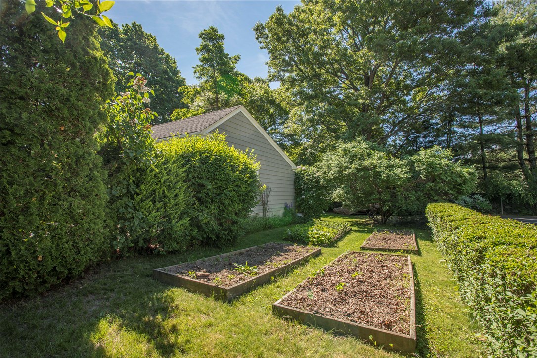 16 Locust Terrace Warren, RI 02885 - Photo 3 of 30 Gallery Image 3