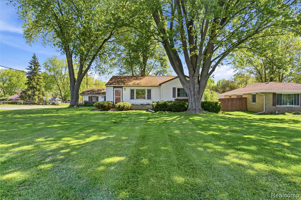 7230 Center Road Mount Morris, MI 48458 - Photo 2 of 33
